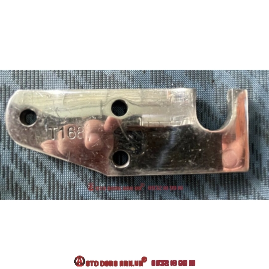 Bát thẳng Inox bắt bửng thùng xe tải